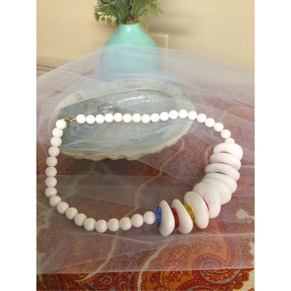 Vintage Retro 1960’s Plastic Lucite Necklace White Multi 18” - Picture 3 of 9